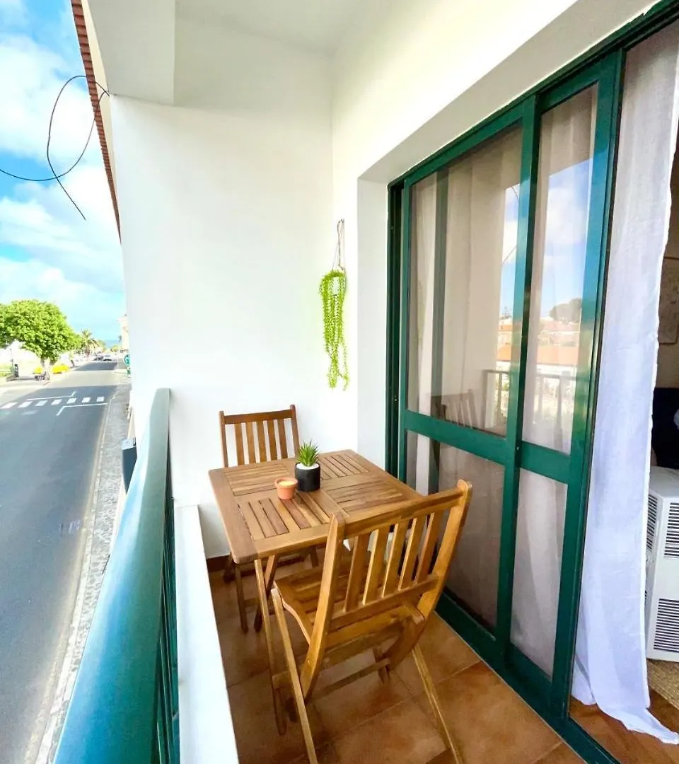 Sandybeachapartment ポルト・サント アパート